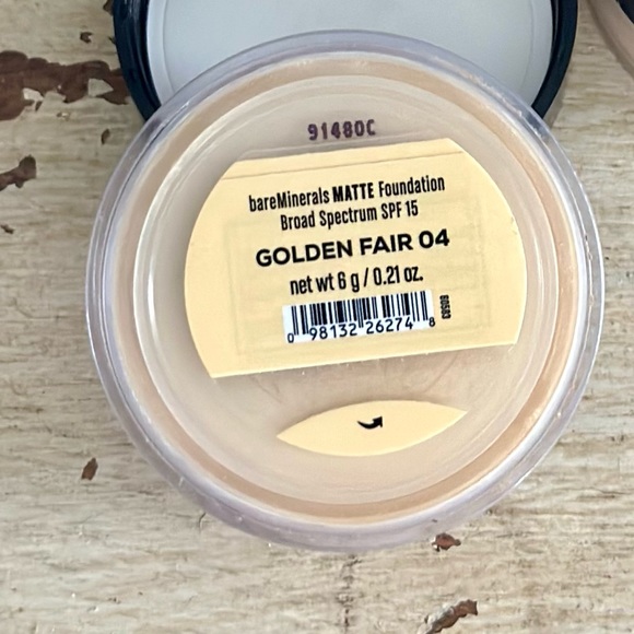 bareMinerals Matte Foundation in Golden Fair 04 SPF 15 - 6g/0.21oz - Picture 2 of 3